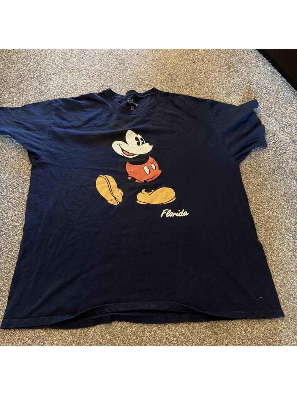 Disney Men's Navy and Blue Tshirt